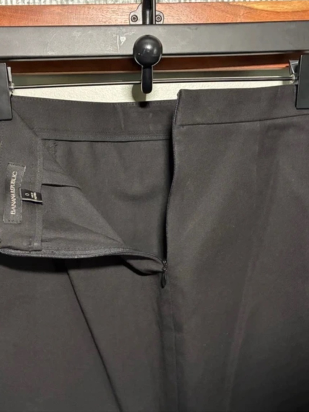 Banana Republic Women’s Size 0 Black Pencil Skirt Scalloped Hem